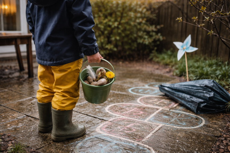 Forårs-udeleg der overlever dansk vejr: 25 idéer til små haver, gårde og parker