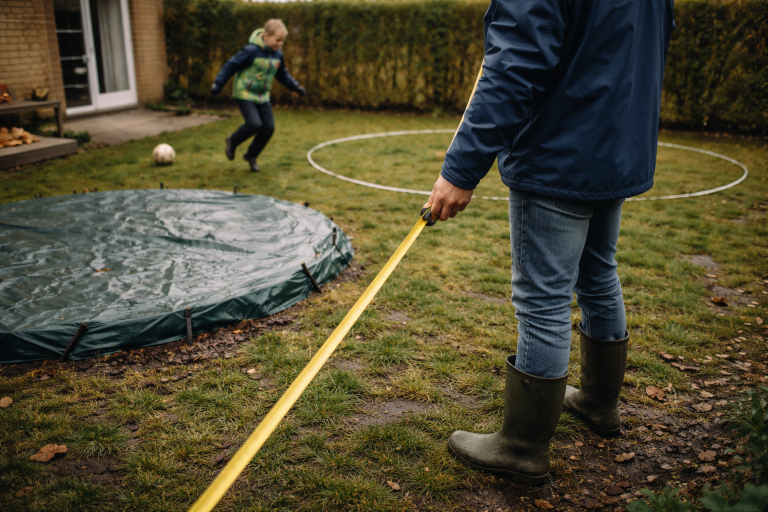 Nedgravet eller fritstående trampolin - hvad holder til jeres hverdag?