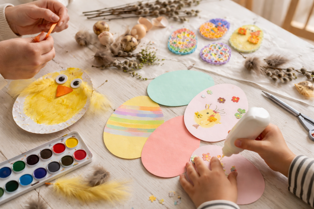 Påskepynt med børn: 25 nemme idéer med papir, perler og naturmaterialer